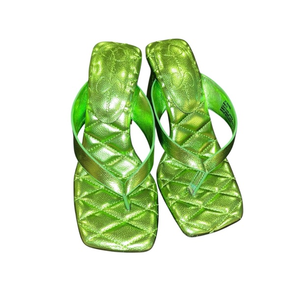 Green Quilted Jessica Simpson Zayde thin thong Sandals Block heels metallic sz 5 - Picture 2 of 5